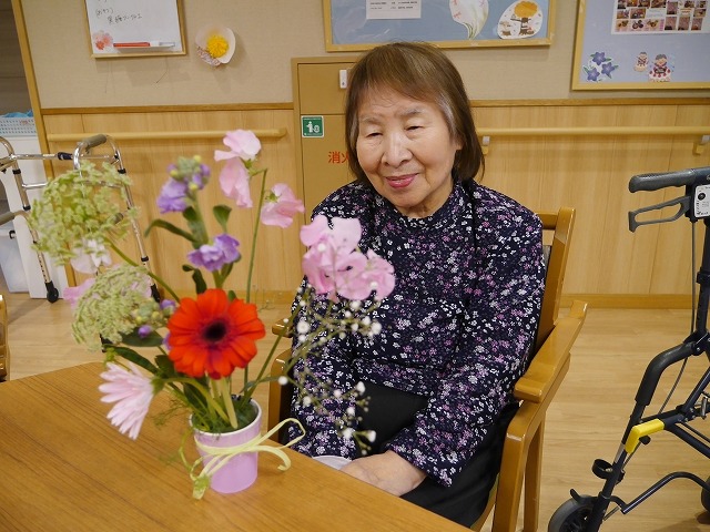 ショートステイ野の花　生け花レク