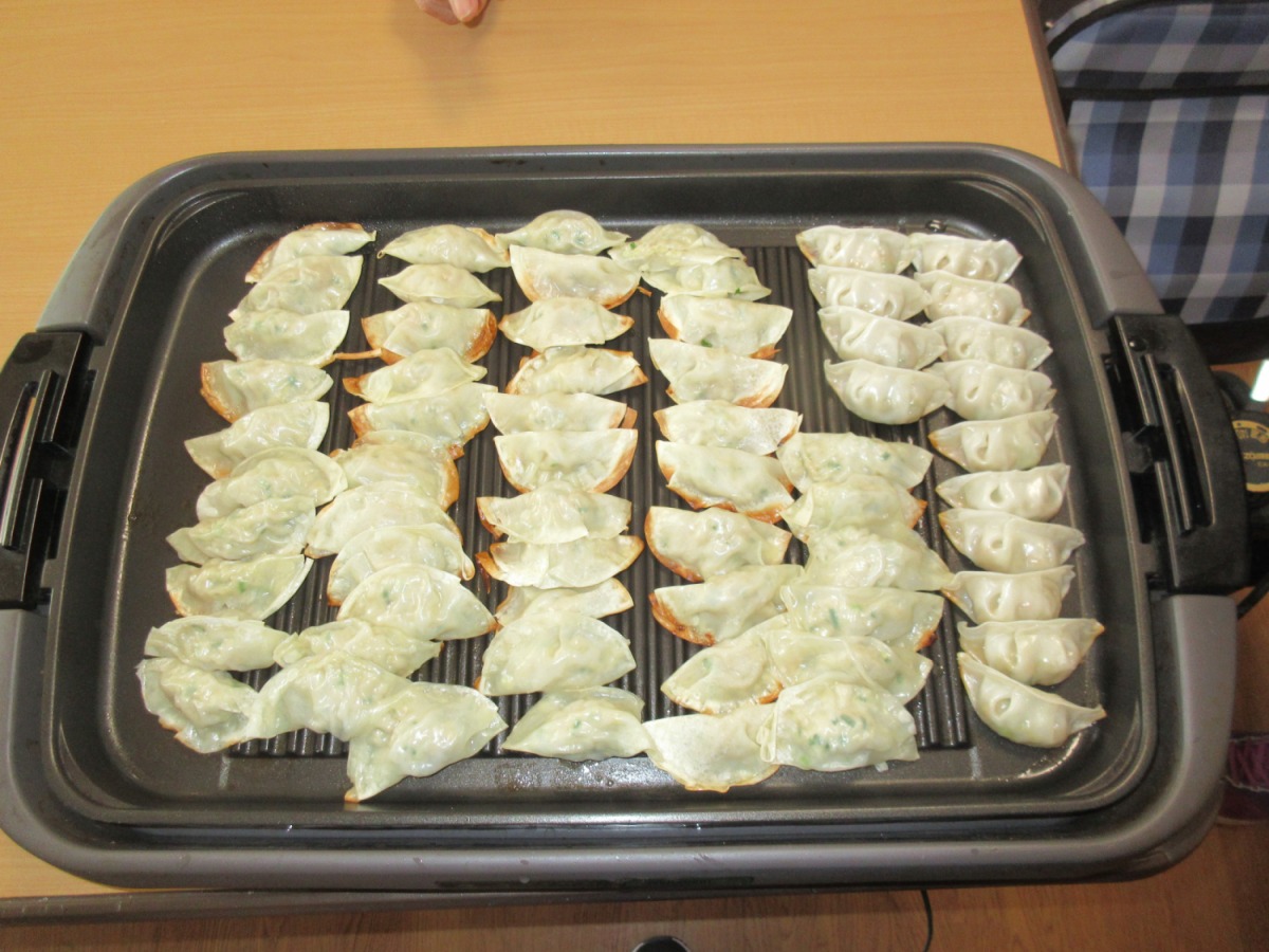 ケアレジデンス東山　餃子の日