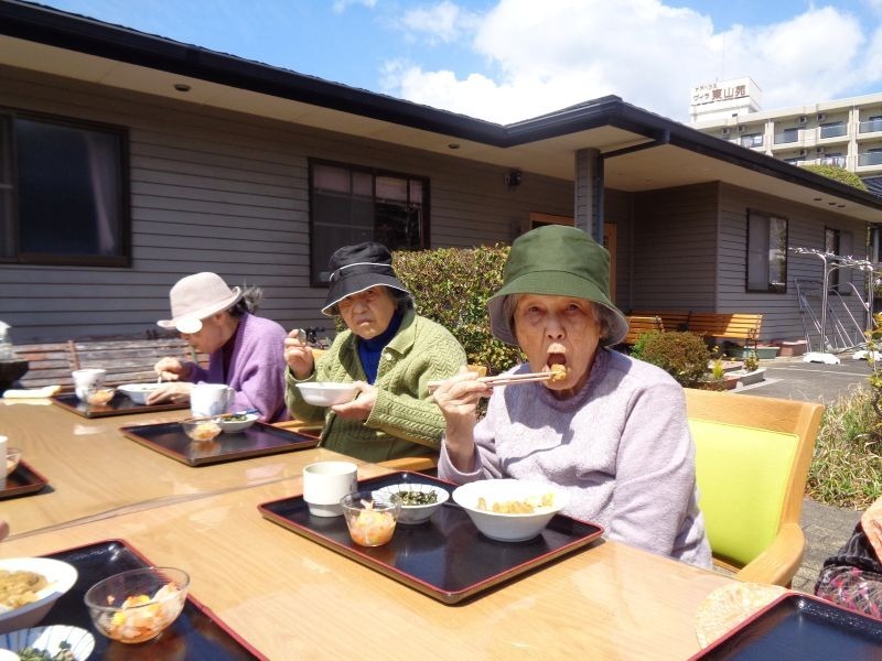 お天気のいい日は＠花みずき葵館
