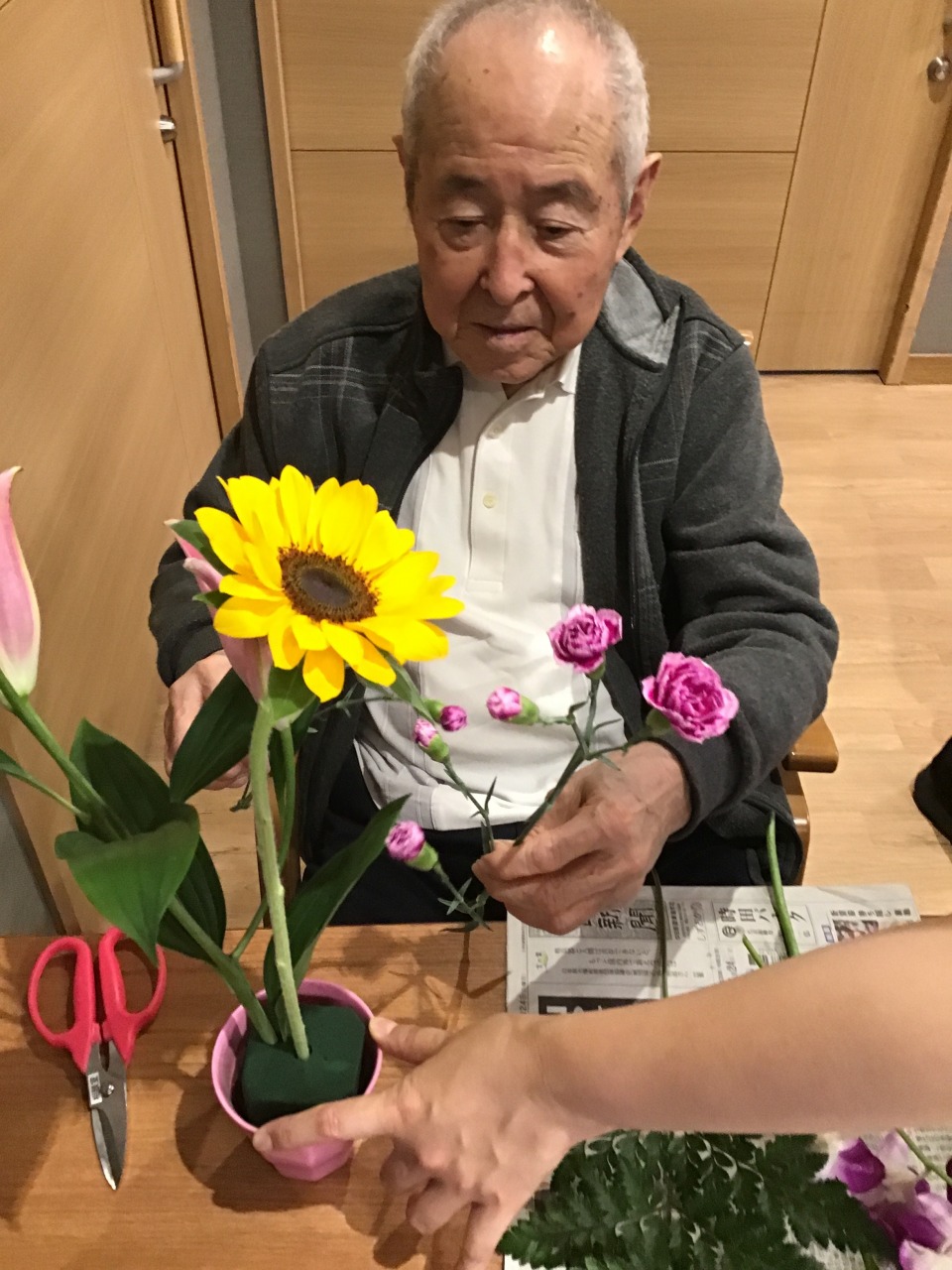 野の香　南ユニット　フラワーアレンジメントの様子