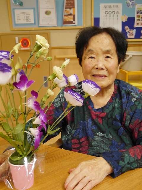 ショートステイ野の花　生け花レク