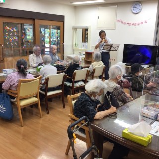 東山苑デイサービスセンター　オカリナを楽しむ