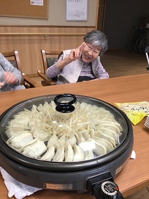 野の香南：餃子パーティー
