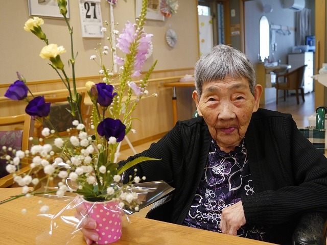 ショートステイ野の花　生け花レク