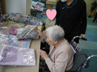 かがやき北です　洋服選びは真剣です