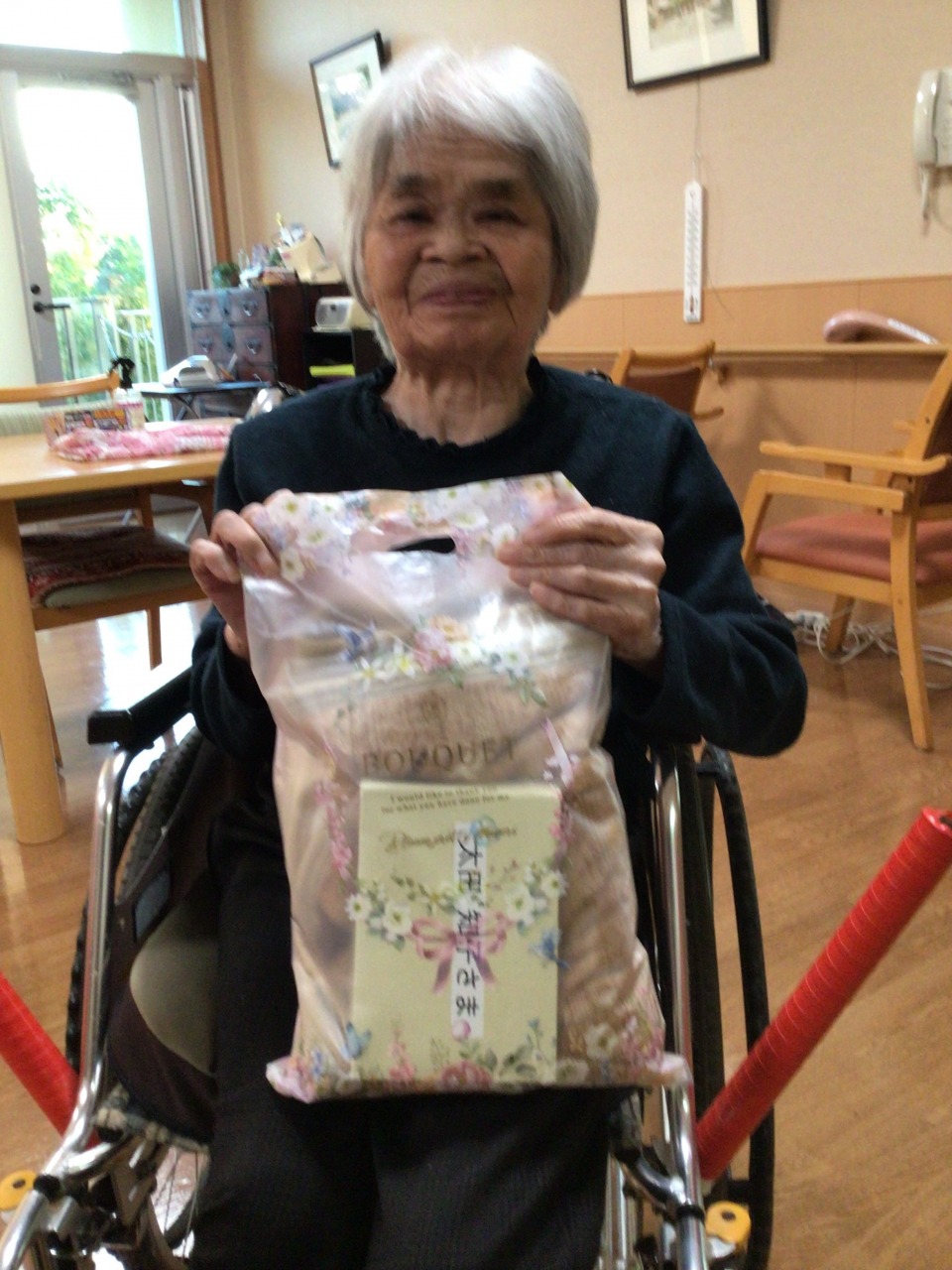 ケアレジデンス東山　11月のお誕生日をお祝いしました♪