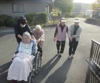 お散歩に行きました◎花みずき泉館◎