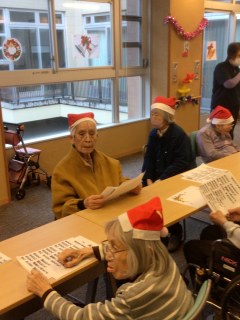 ケアレジデンス東山　クリスマス会を行いました