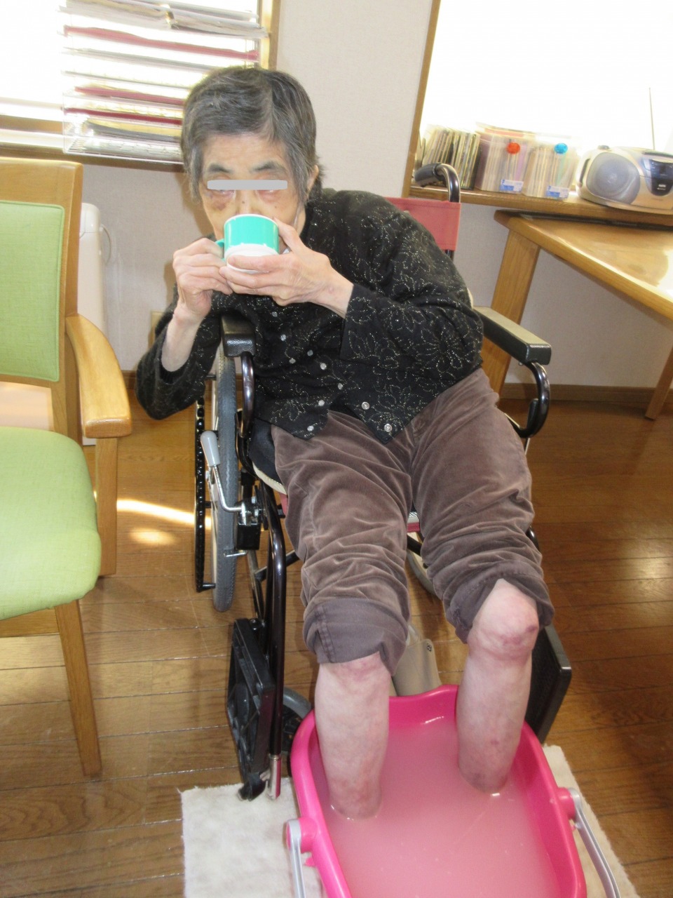 手浴・足浴でほっこりタイム♨️ 花みずき泉館 - コラム - 施設ブログ - 社会福祉法人慶成会(浜松市・介護施設運営)